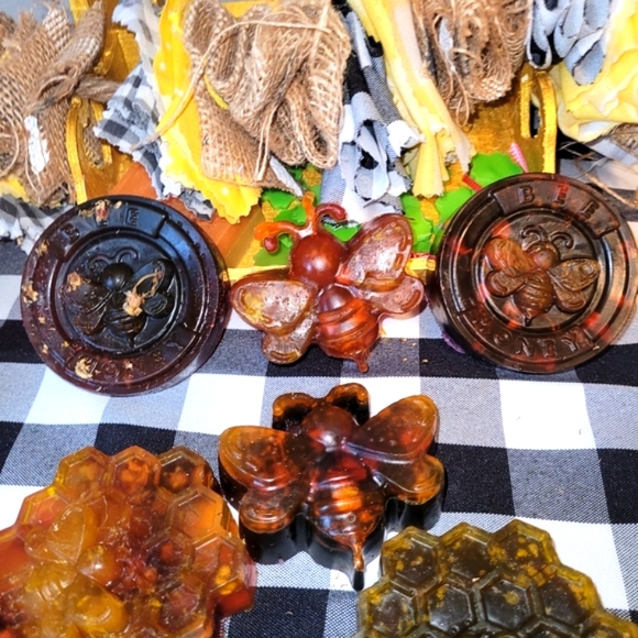 Honey 🍯 Bee 🐝 Bundle Unisex Vegan Glycerin Soap 🧼 - Picture 4 of 14